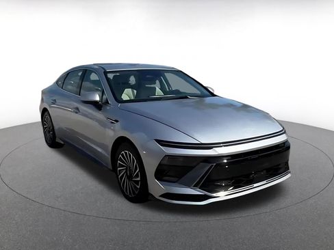 Used 2025 Hyundai Sonata SEL image 3