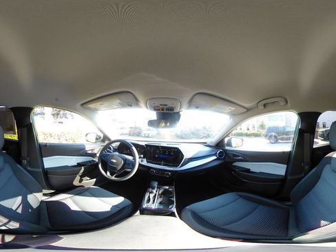 Used 2025 Chevrolet Trax LT FWD image 37