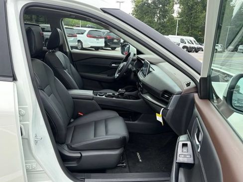 Certified 2023 Nissan Rogue SV w/ SV Premium B Package AWD/4WD image 26