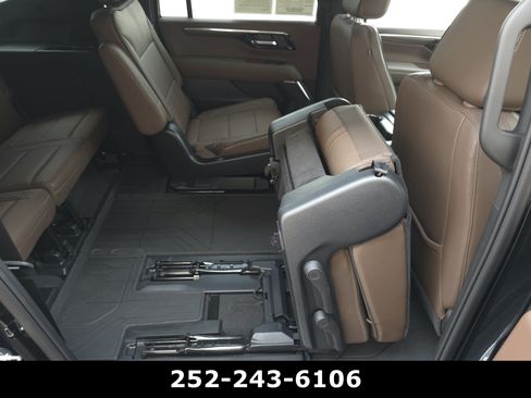 Used 2025 Chevrolet Suburban High Country AWD/4WD image 42