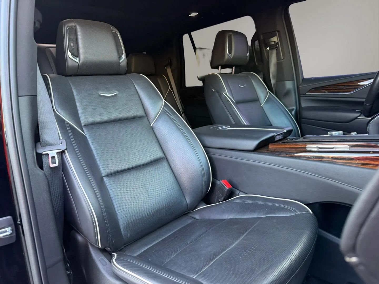 Used 2023 Cadillac Escalade Premium Luxury RWD image 19