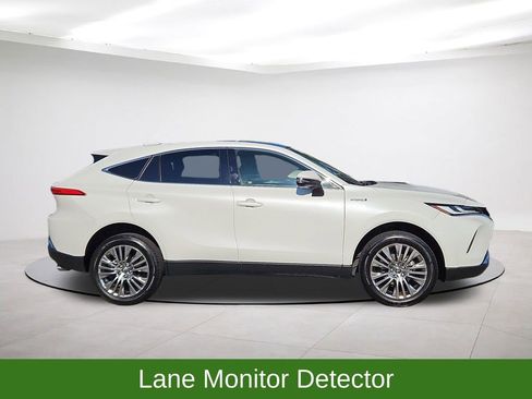 Used 2021 Toyota Venza Limited image 8