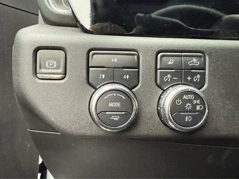 Used 2025 GMC Sierra 3500 SLE AWD/4WD image 25