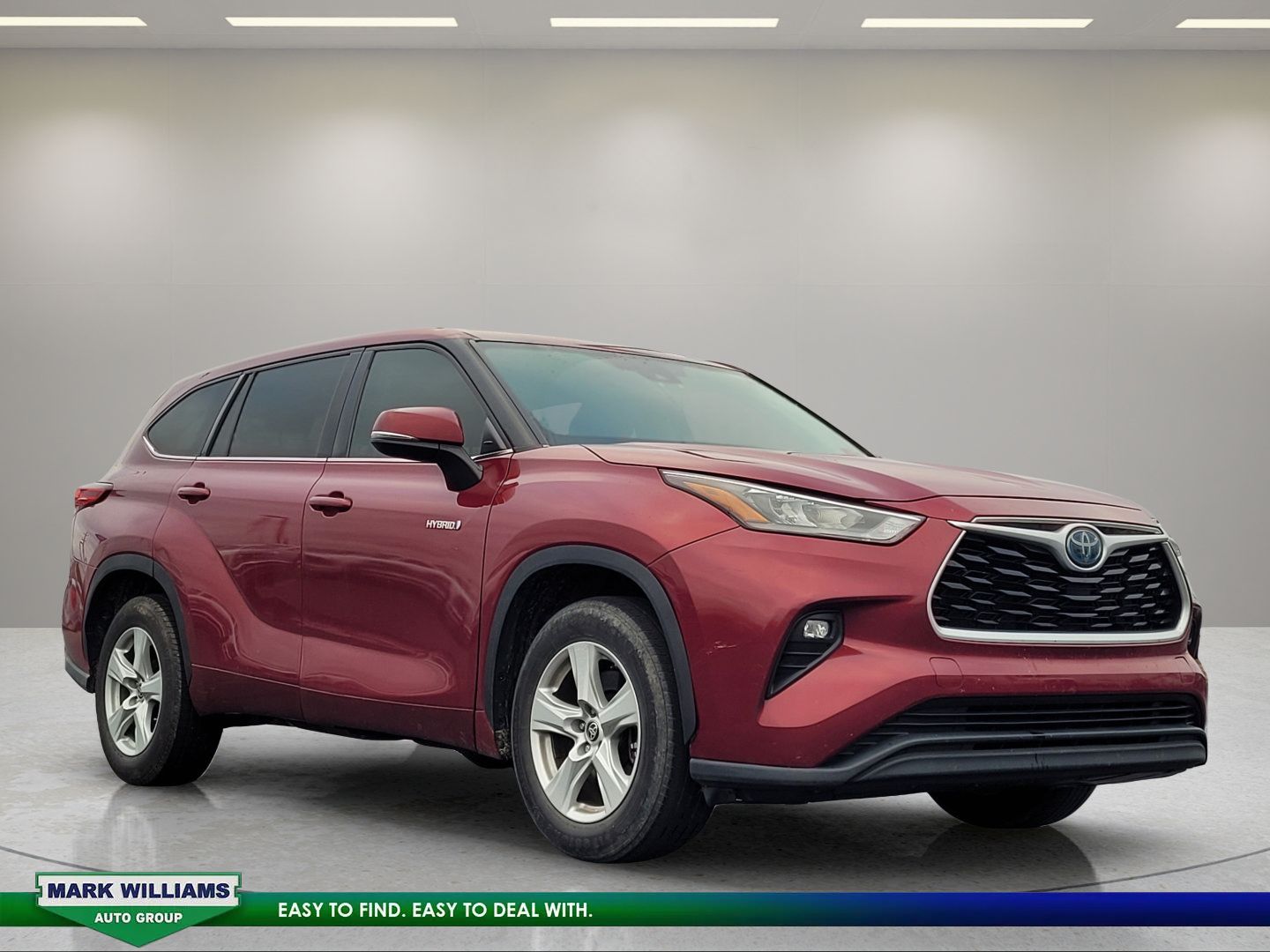 Used 2020 Toyota Highlander LE FWD image 1