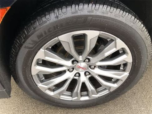 Used 2021 GMC Yukon XL Denali w/ Denali Premium Package image 10