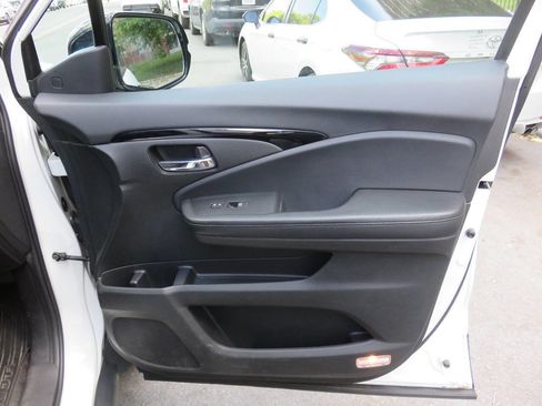Used 2020 Honda Pilot Touring image 30