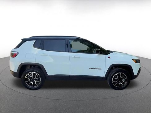 Used 2025 Jeep Compass Trailhawk AWD/4WD image 16