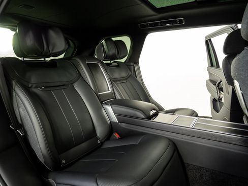 Used 2023 Land Rover Range Rover SV image 25