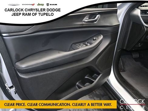 New 2025 Jeep Grand Cherokee Altitude image 11