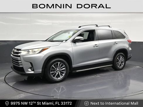Used 2019 Toyota Highlander XLE FWD image 1