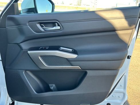 Used 2025 Nissan Pathfinder Platinum w/ Cargo Package image 25