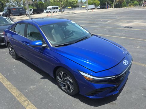 Used 2024 Hyundai Elantra Limited FWD image 4