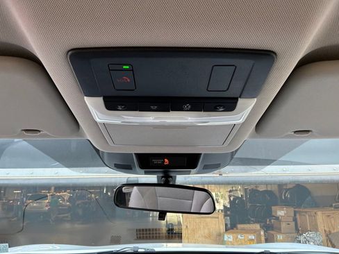 Used 2025 Nissan Rogue SV FWD image 17