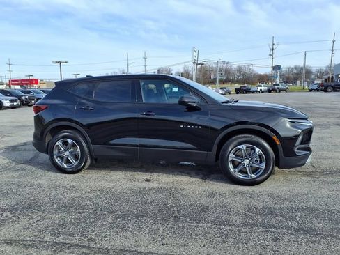 Used 2025 Chevrolet Blazer LT FWD image 9