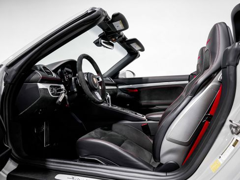 Used 2022 Porsche 718 Boxster Spyder RWD image 19