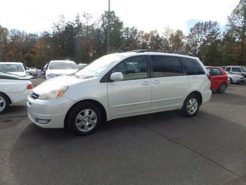 Used 2005 Toyota Sienna XLE image 1