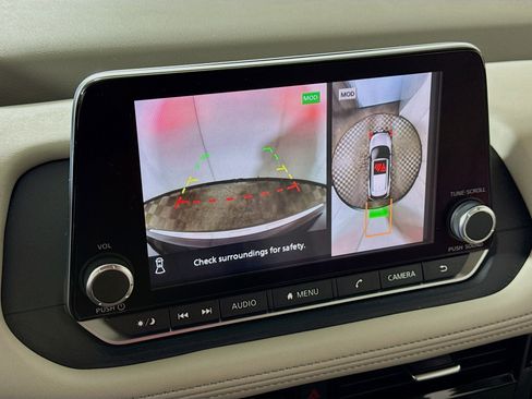 Used 2023 Nissan Rogue SL image 3