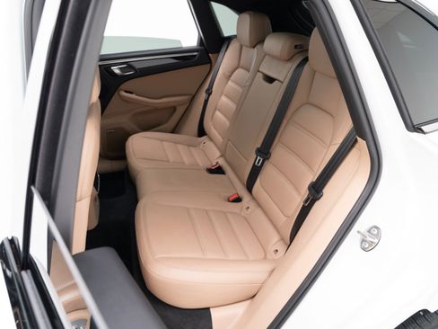 Certified 2021 Porsche Macan S image 28