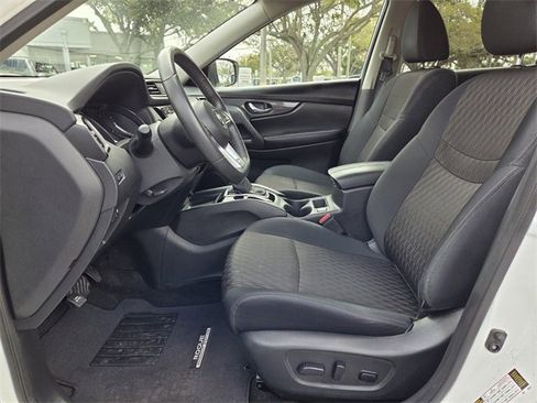 Used 2018 Nissan Rogue SV image 14