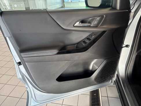 Used 2025 Chevrolet Equinox LT w/ Safety and Technology Package FWD image 14