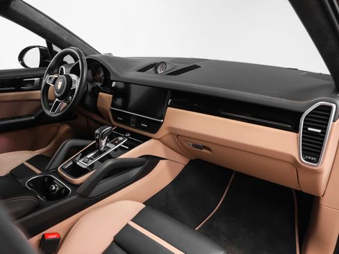 Certified 2023 Porsche Cayenne GTS AWD/4WD image 30