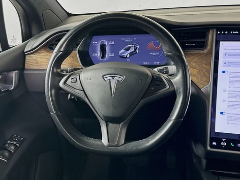 Used 2018 Tesla Model X 100D image 17
