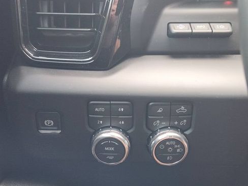 Used 2025 GMC Sierra 1500 AT4 w/ AT4 Premium Package AWD/4WD image 23