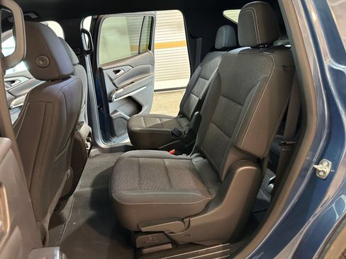 Used 2025 Chevrolet Traverse LT FWD image 28