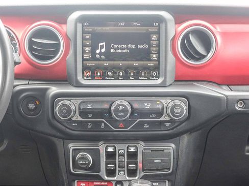 Used 2023 Jeep Wrangler Unlimited Rubicon AWD/4WD image 14