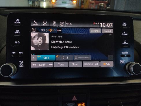 Used 2018 Honda Accord Touring image 25