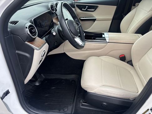 Used 2024 Mercedes-Benz GLC 300 4MATIC image 7