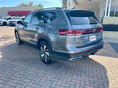 Used 2025 Volkswagen Atlas SE FWD image 3