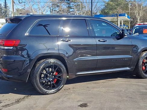 Used 2015 Jeep Grand Cherokee SRT image 3