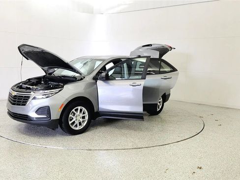 Used 2024 Chevrolet Equinox LS w/ LS Convenience Package FWD image 10