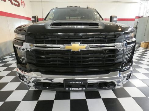 Used 2024 Chevrolet Silverado 3500 LT w/ All Star Edition AWD/4WD image 2