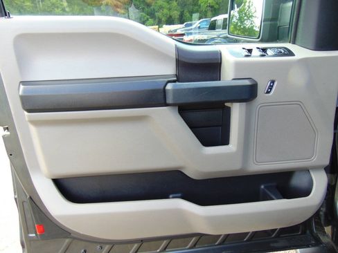 Used 2018 Ford F150 XL w/ Equipment Group 101A Mid AWD/4WD image 45
