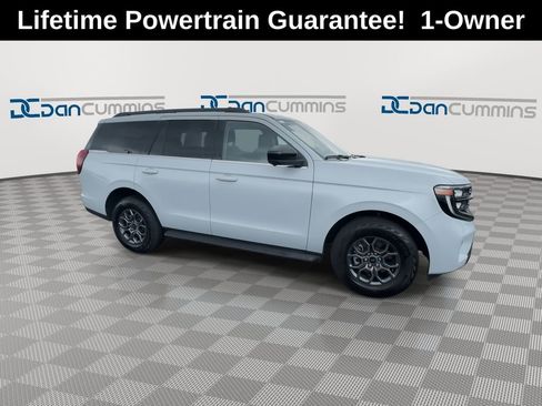 Used 2025 Ford Expedition Active AWD/4WD image 2