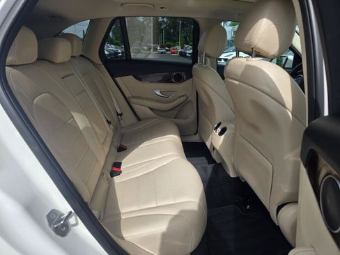 Used 2021 Mercedes-Benz GLC 300 4MATIC image 24