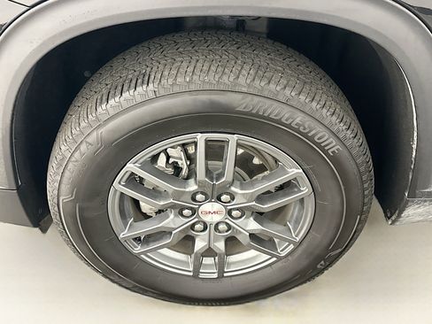 Used 2025 GMC Acadia Elevation image 11