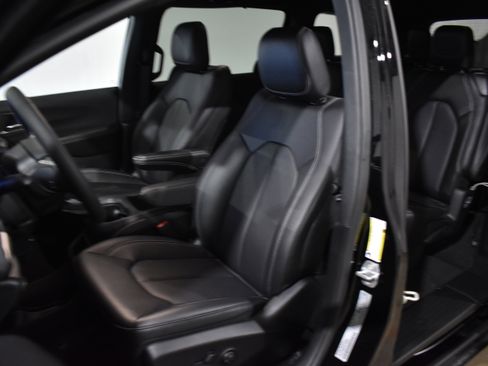 New 2026 Chrysler Pacifica Select image 26