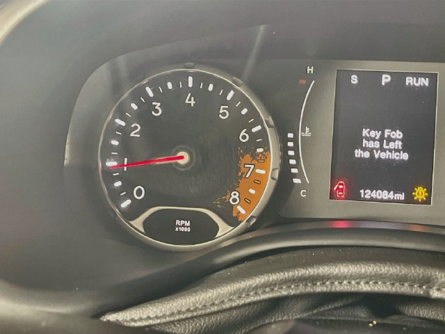 Used 2015 Jeep Renegade Latitude w/ Popular Equipment Group FWD image 13