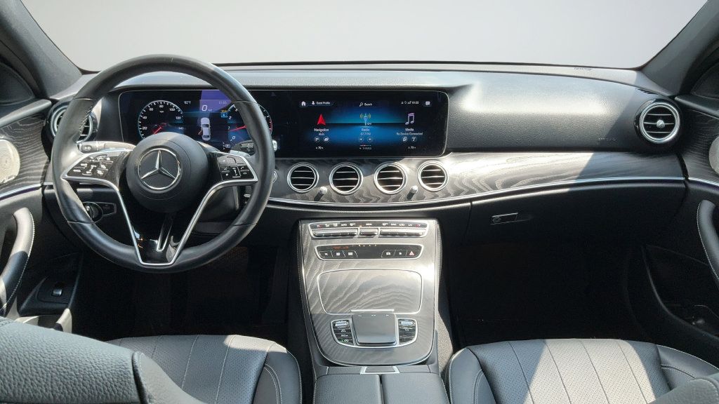 Used 2023 Mercedes-Benz E 350 4MATIC Sedan image 7