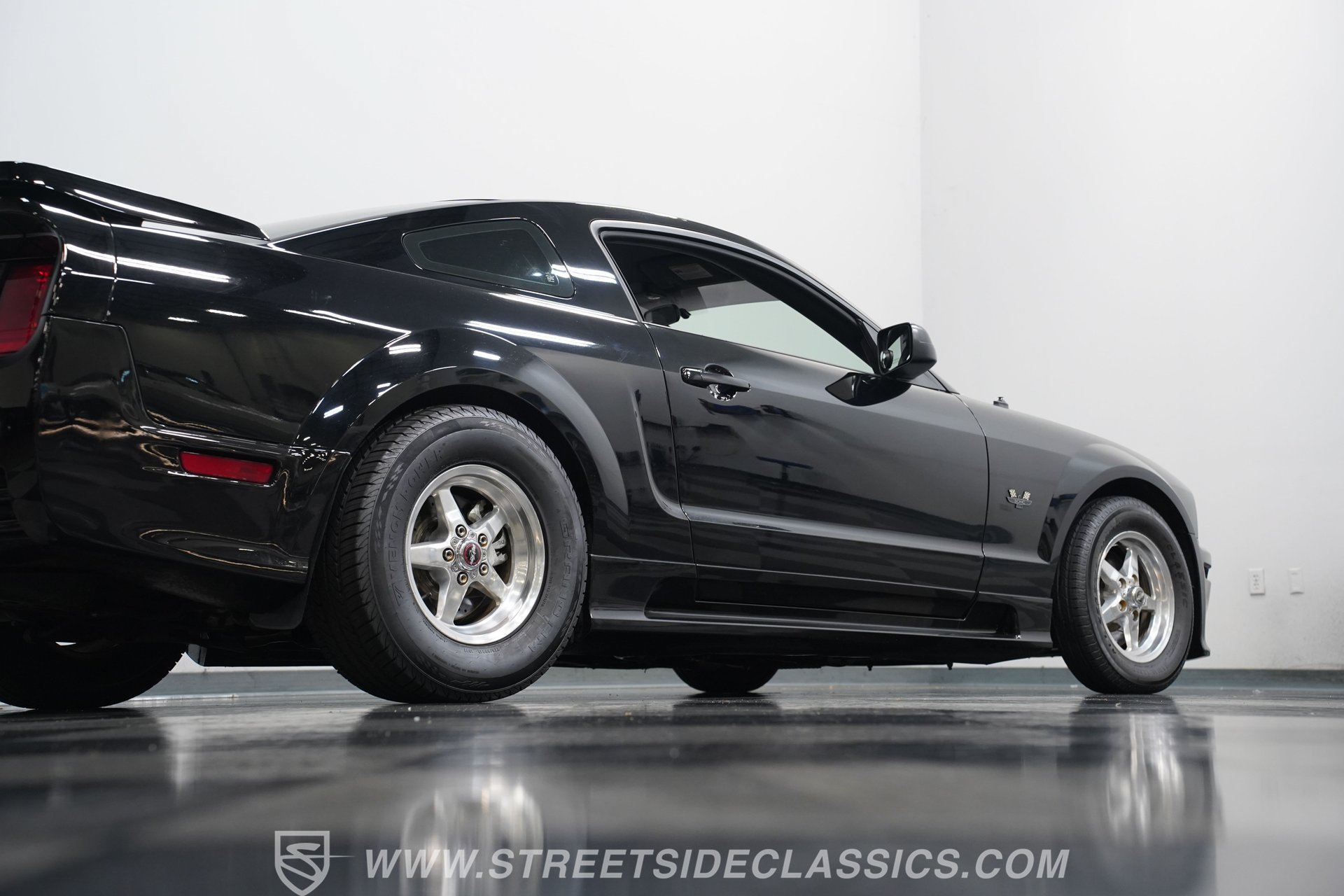 Used 2006 Ford Mustang GT RWD image 27