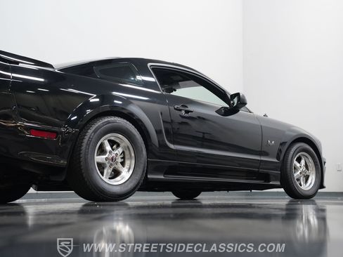Used 2006 Ford Mustang GT RWD image 27