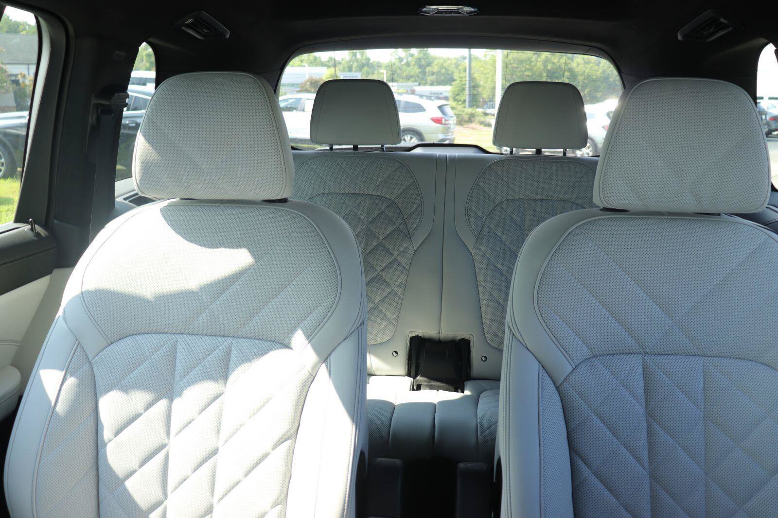 Used 2024 BMW X7 xDrive40i w/ Premium Package AWD/4WD image 15