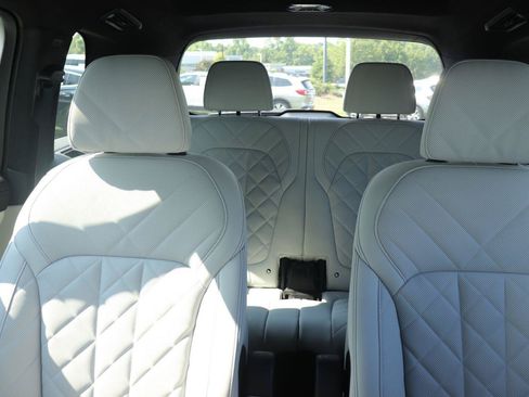 Used 2024 BMW X7 xDrive40i w/ Premium Package AWD/4WD image 15