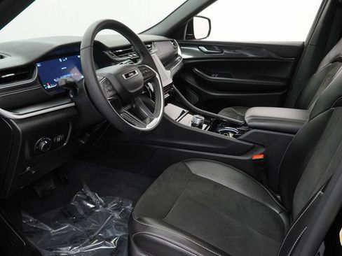 Certified 2023 Jeep Grand Cherokee Altitude image 17