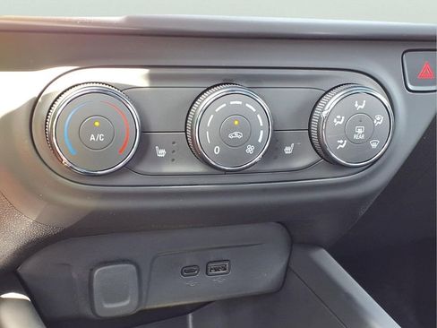 New 2026 Chevrolet Trax RS w/ Sunroof Package FWD image 13