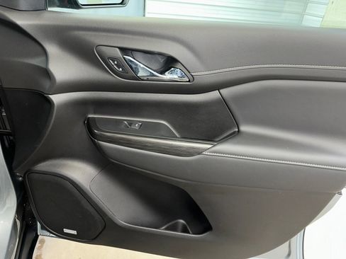 Certified 2023 GMC Acadia SLT w/ Preferred Package image 36