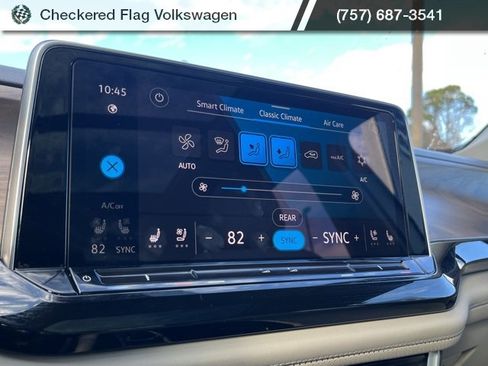 Used 2025 Volkswagen Atlas SE image 39